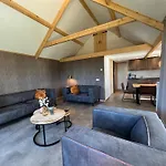Campingpark De Linie مكان تخييم *